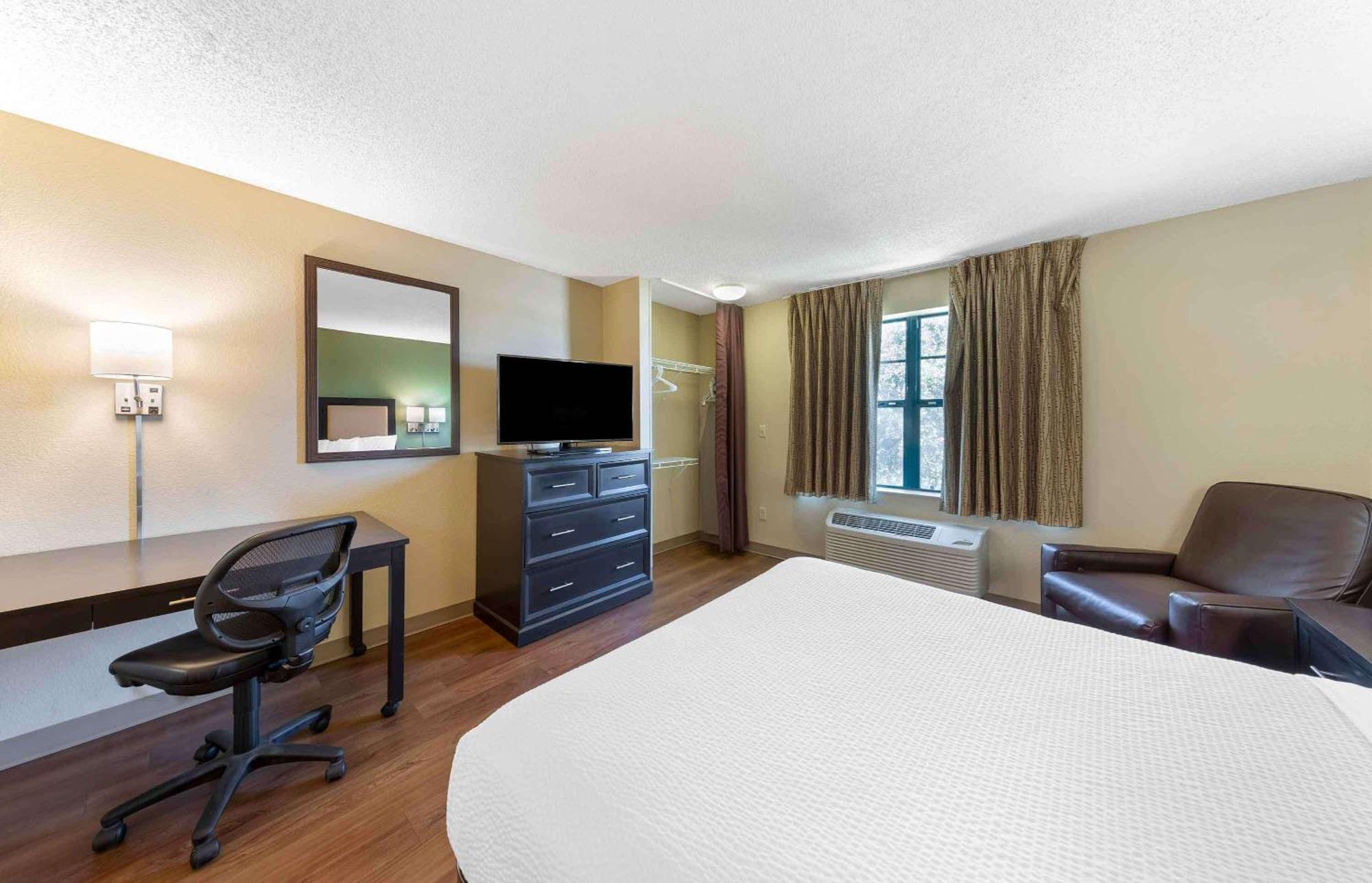 Extended Stay America Suites - Dallas - Las Colinas - Carnaby St Irving Bagian luar foto