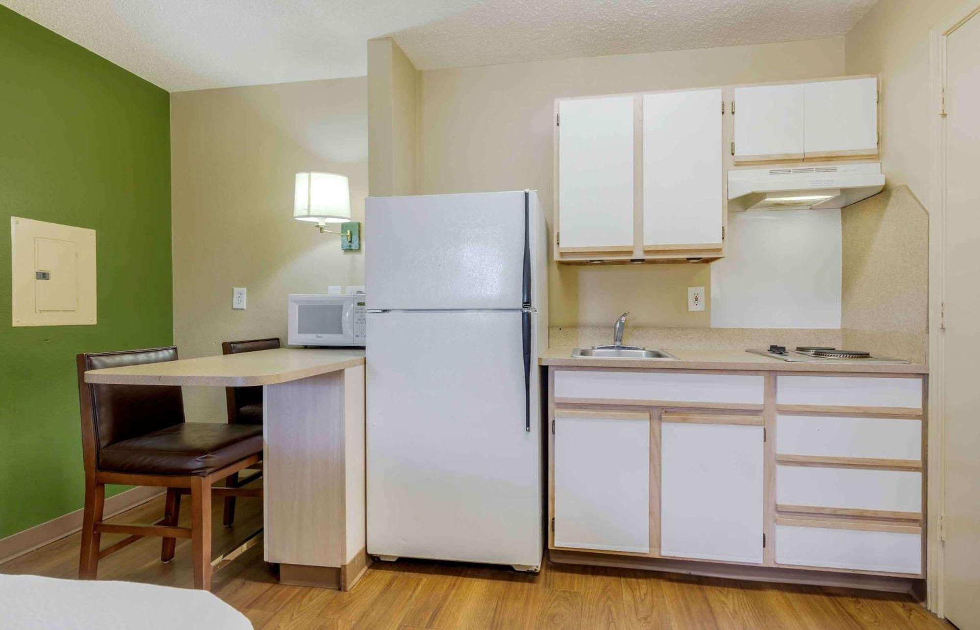 Extended Stay America Suites - Dallas - Las Colinas - Carnaby St Irving Bagian luar foto