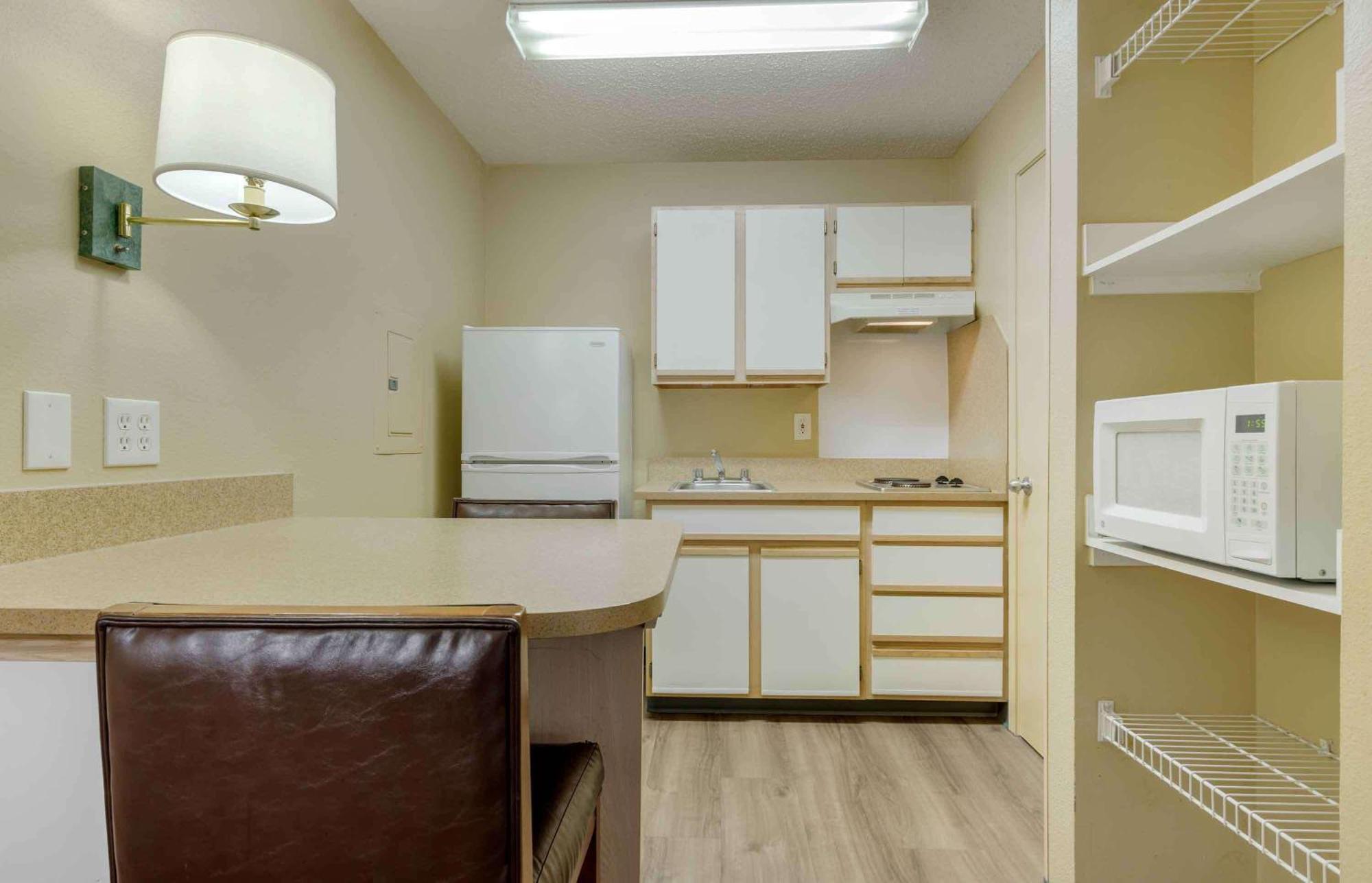 Extended Stay America Suites - Dallas - Las Colinas - Carnaby St Irving Bagian luar foto